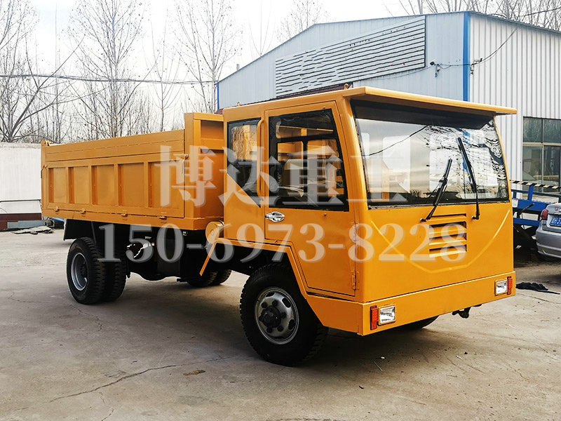低矮型四驱工程车